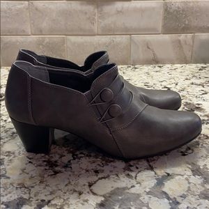 Cliffs by White Mountain Booties